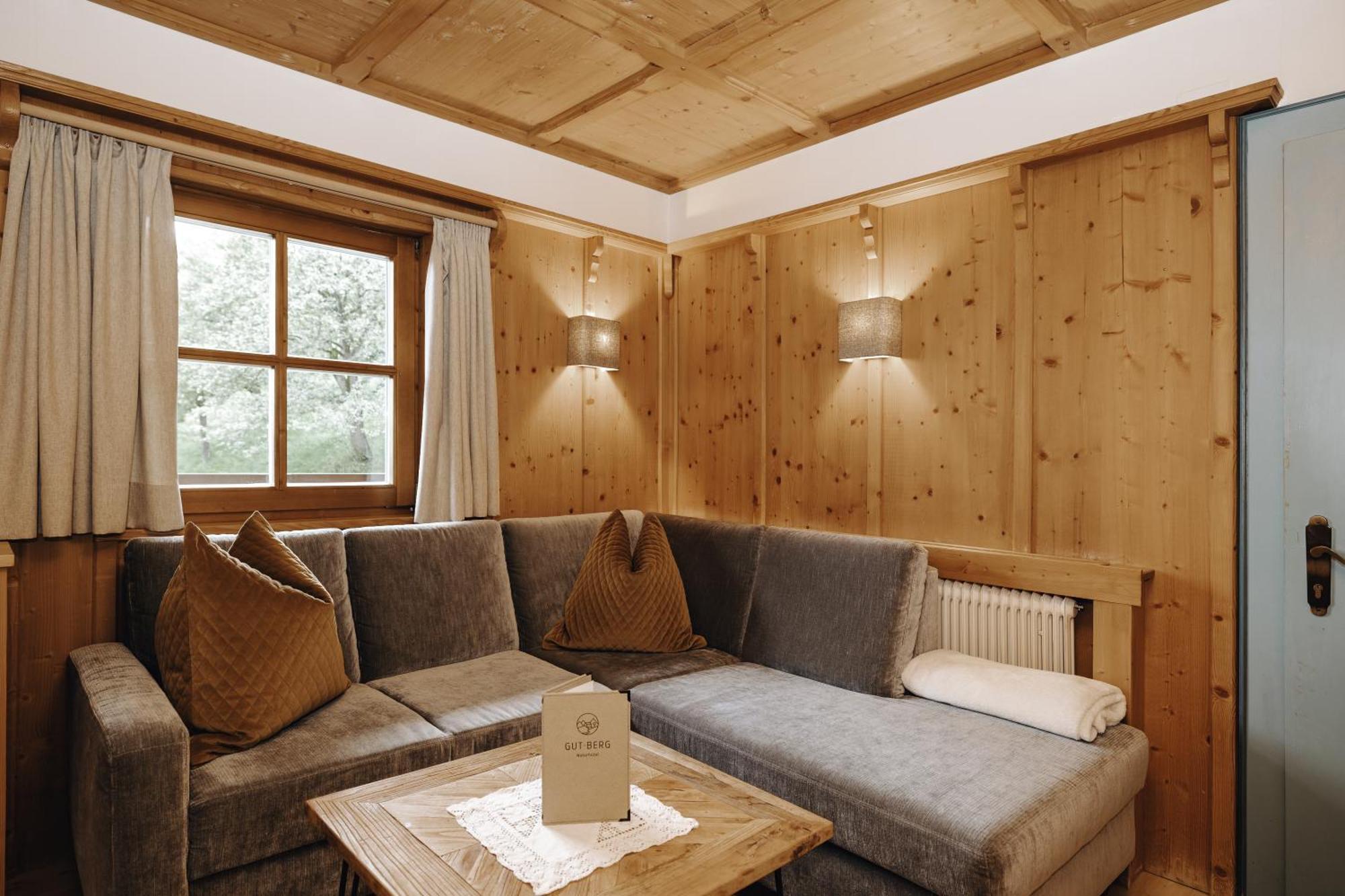 Gut Berg Naturhotel Sankt Johann im Pongau Kamer foto