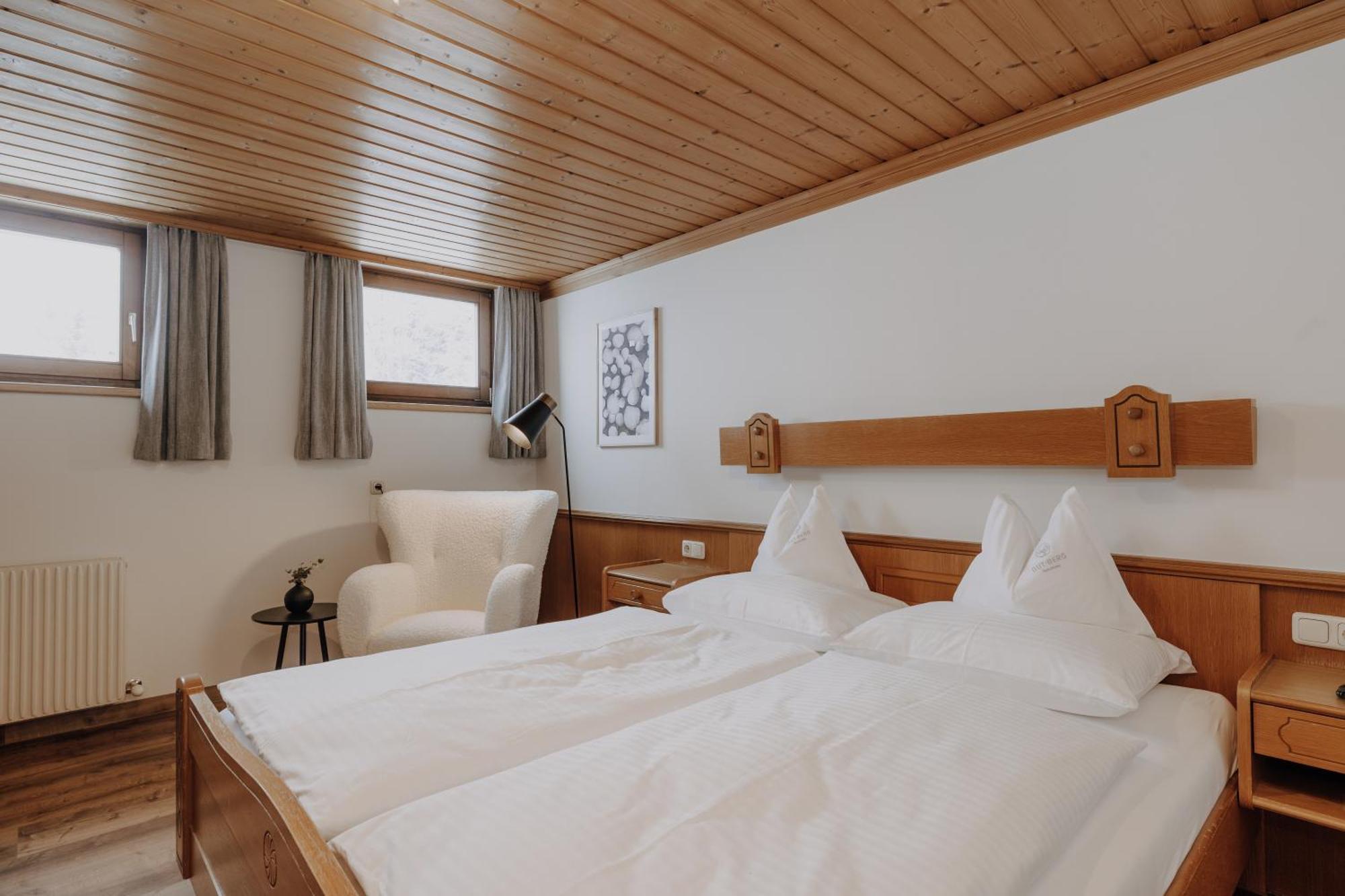 Gut Berg Naturhotel Sankt Johann im Pongau Kamer foto